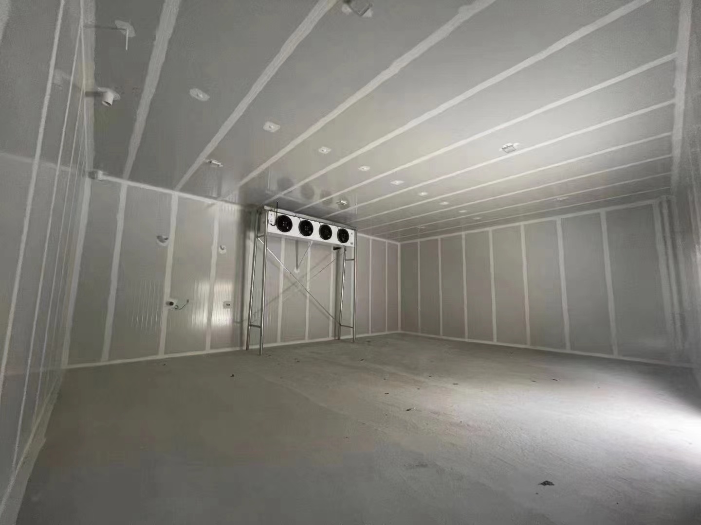 冷庫(kù)環(huán)境工作對(duì)人有什么傷害